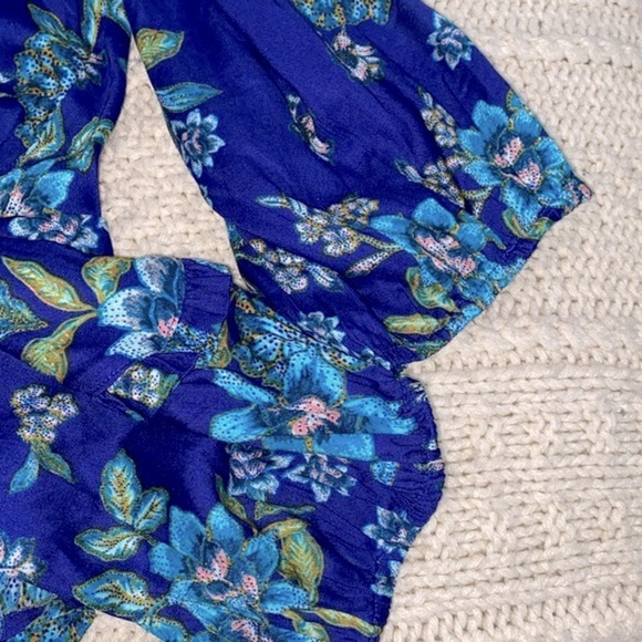 Candace Cameron Bure floral top size large - Picture 4 of 7